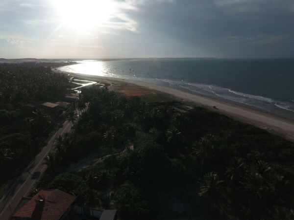 Imagem 2 de Terreno amplo frente para o mar em Mundau